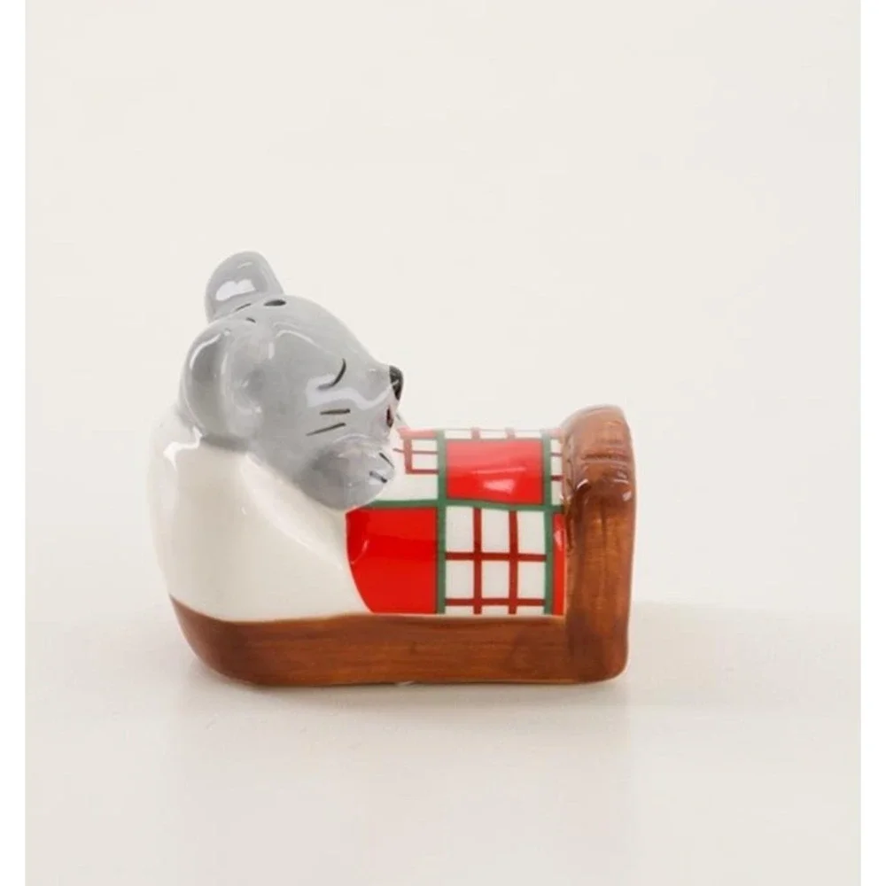 Cracker Barrel Sleeping Mouse Mini Salt & Pepper Shaker Set Christmas Bed NEW